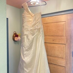 Vintage 2000s David's Bridal Satin Ivory One Shoulder Dress